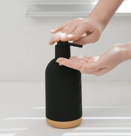 DISTRIBUTEUR DE SAVON LIQUIDE EN PLASTIQUE 480ML COULEURS