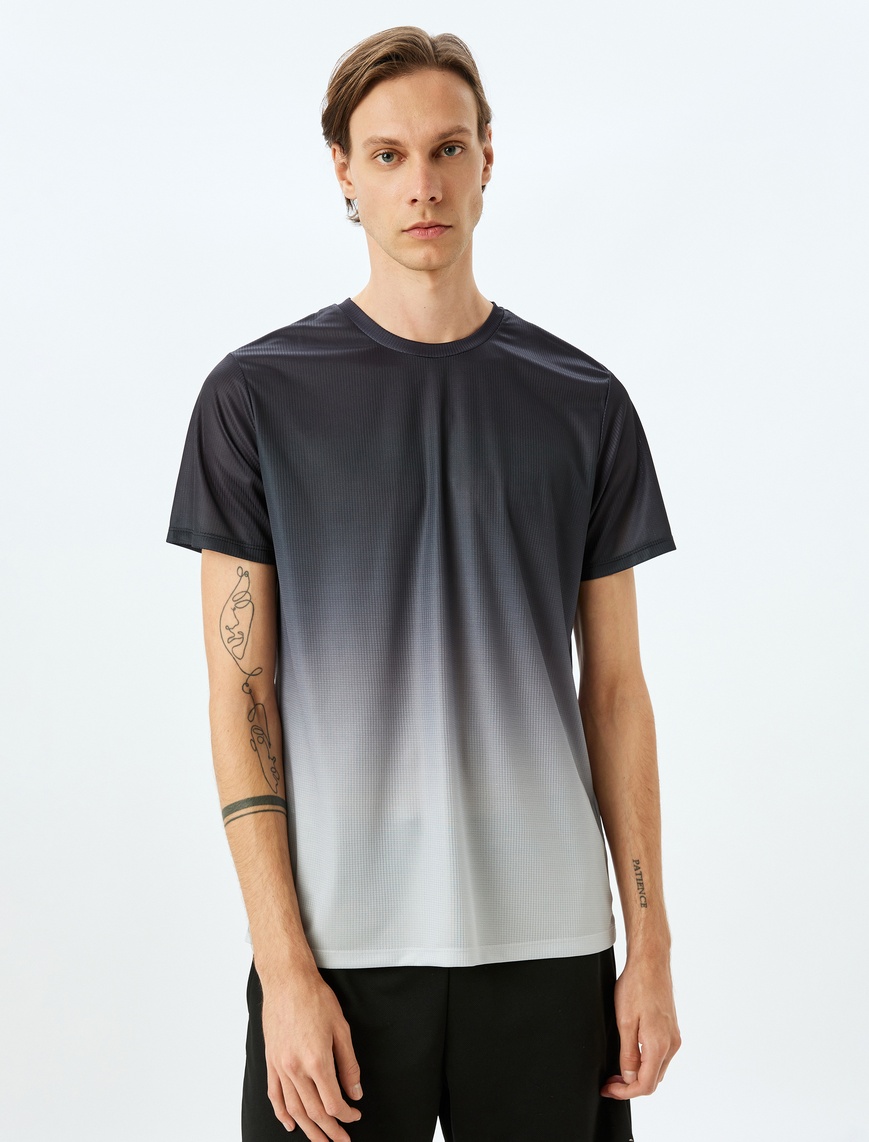 Koton – T-shirt de sport à manches courtes et col ras du cou avec transition de couleur – Noir rayé