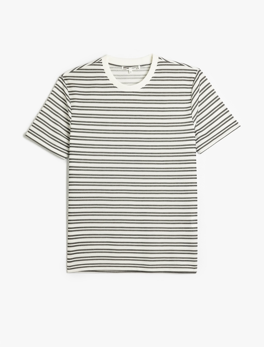 Koton – T-shirt rayé à manches courtes et col ras du cou, coupe slim – Noir rayé